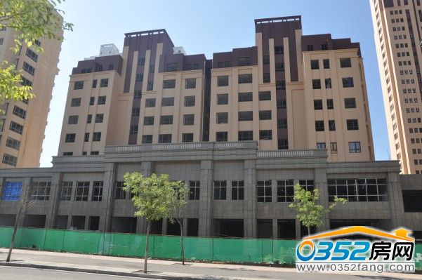 東方名城2號樓墻體顏色涂刷完畢(2014.8.14)